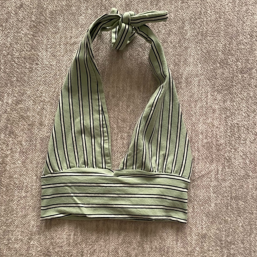 Subdued women’s XS backless halter crop top